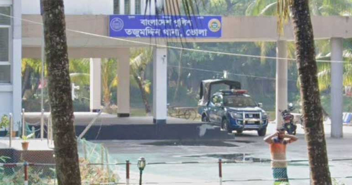 চাঁদার টাকা না পেয়ে স্বামীকে বেঁধে স্ত্রীকে দলবদ্ধ ধর্ষণ