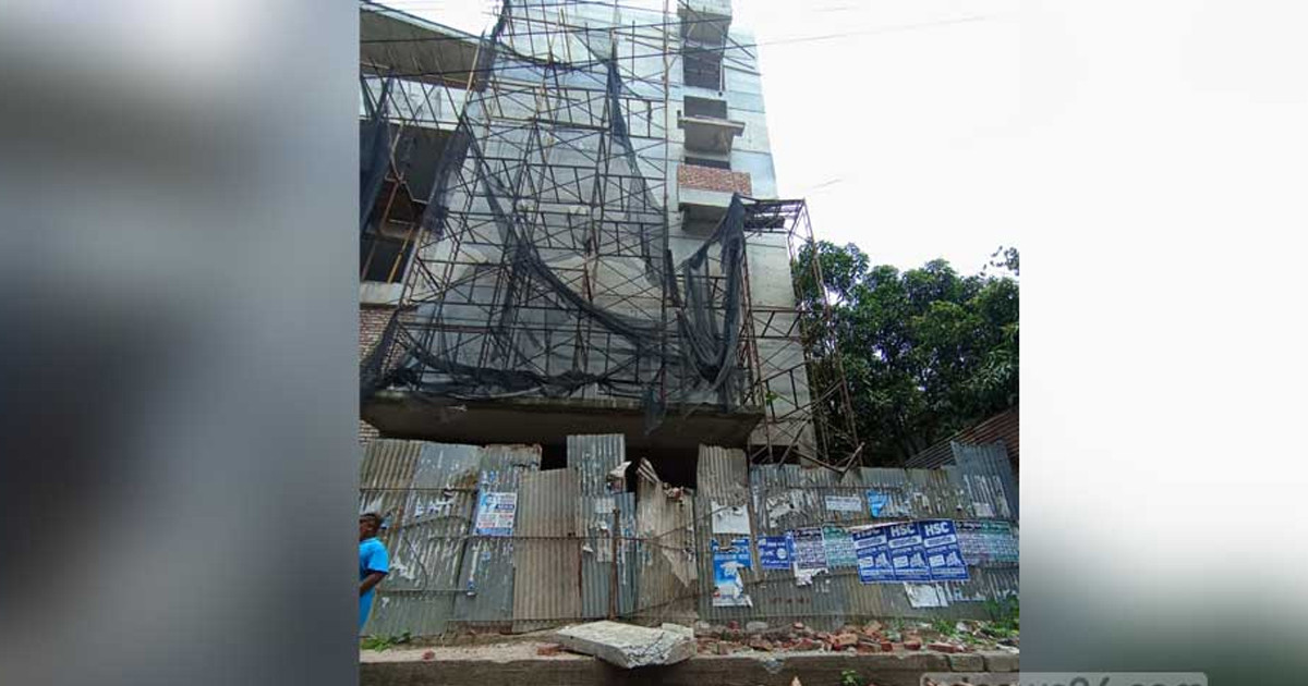 নির্মাণাধীন ভবনের ব্যালকনি ধসে প্রকৌশলীসহ নিহত ৩