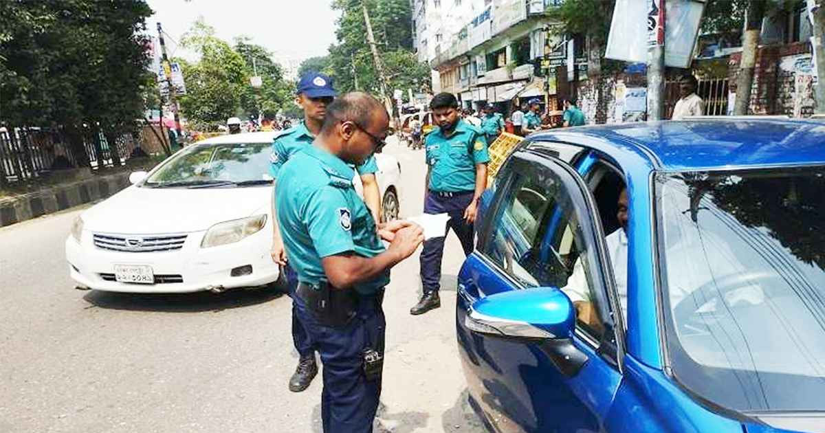 রাজধানীতে ট্রাফিক আইনে আরও ১৯৯৫ মামলা