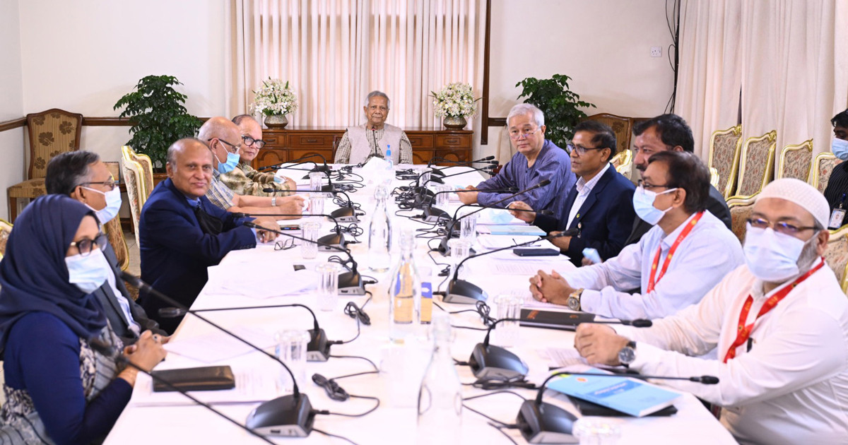 পার্বত্য চট্টগ্রামের ১০০ স্কুলে ই-লার্নিং চালুর নির্দেশ প্রধান উপদেষ্টার