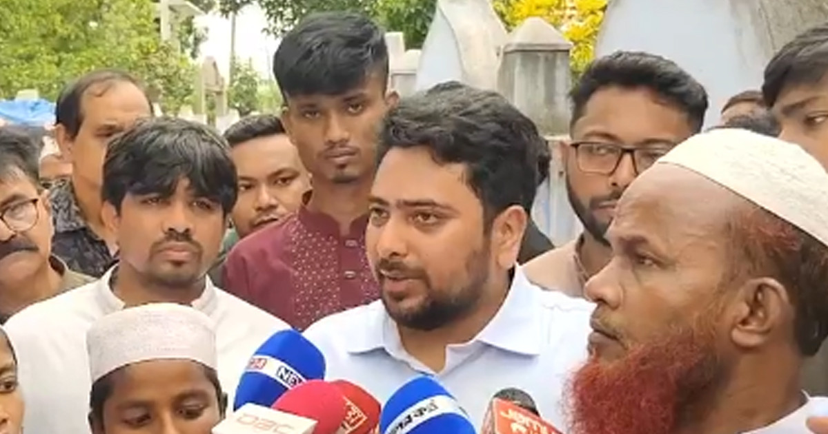এবার মানুষ রাজপথে নামলে আর কাউকে ক্ষমা নয়: নাহিদ ইসলাম