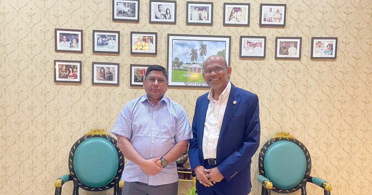 সেনাপ্রধানের সঙ্গে মার্কিন সিনেটর শেখ রহমানের সৌজন্য সাক্ষাৎ