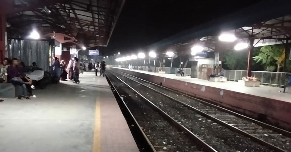 ৬ ঘণ্টা পর খুলনার সঙ্গে সারা দেশের রেল যোগাযোগ স্বাভাবিক