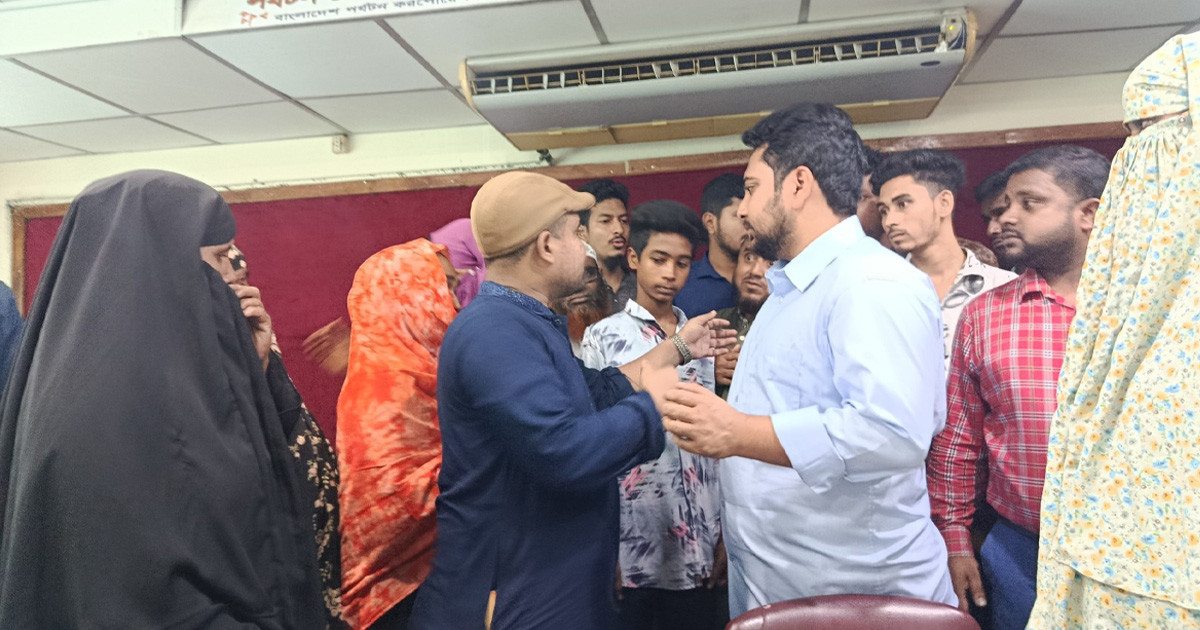 দেশ গড়তে আমাদের আরও সংগ্রাম করতে হবে: নাহিদ ইসলাম