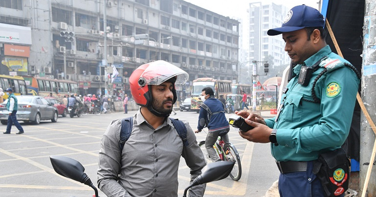 ট্রাফিক আইন লঙ্ঘনে ২ দিনে ডিএমপির ৩ হাজার ৬২২ মামলা