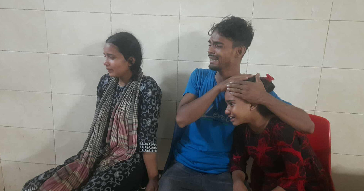 নারায়ণগঞ্জে স্ত্রীকে কুপিয়ে হত্যার পর থানায় স্বামী