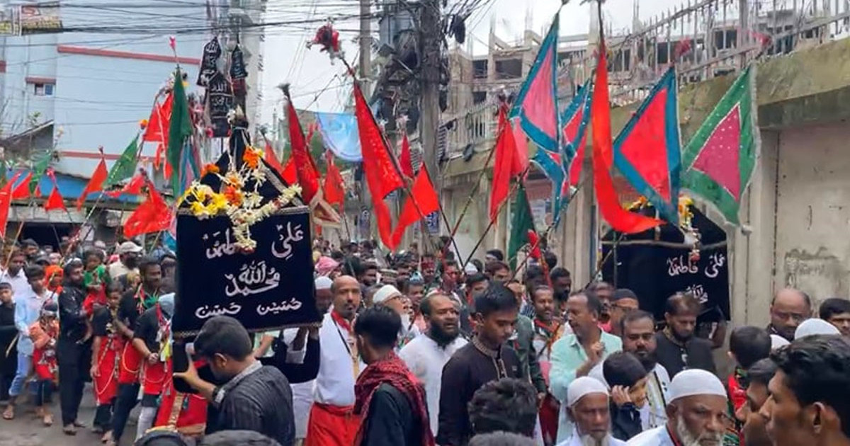 হোসেনী দালান থেকে বের হলো মূল তাজিয়া মিছিল, তিন স্তরের নিরাপত্তা বলয়