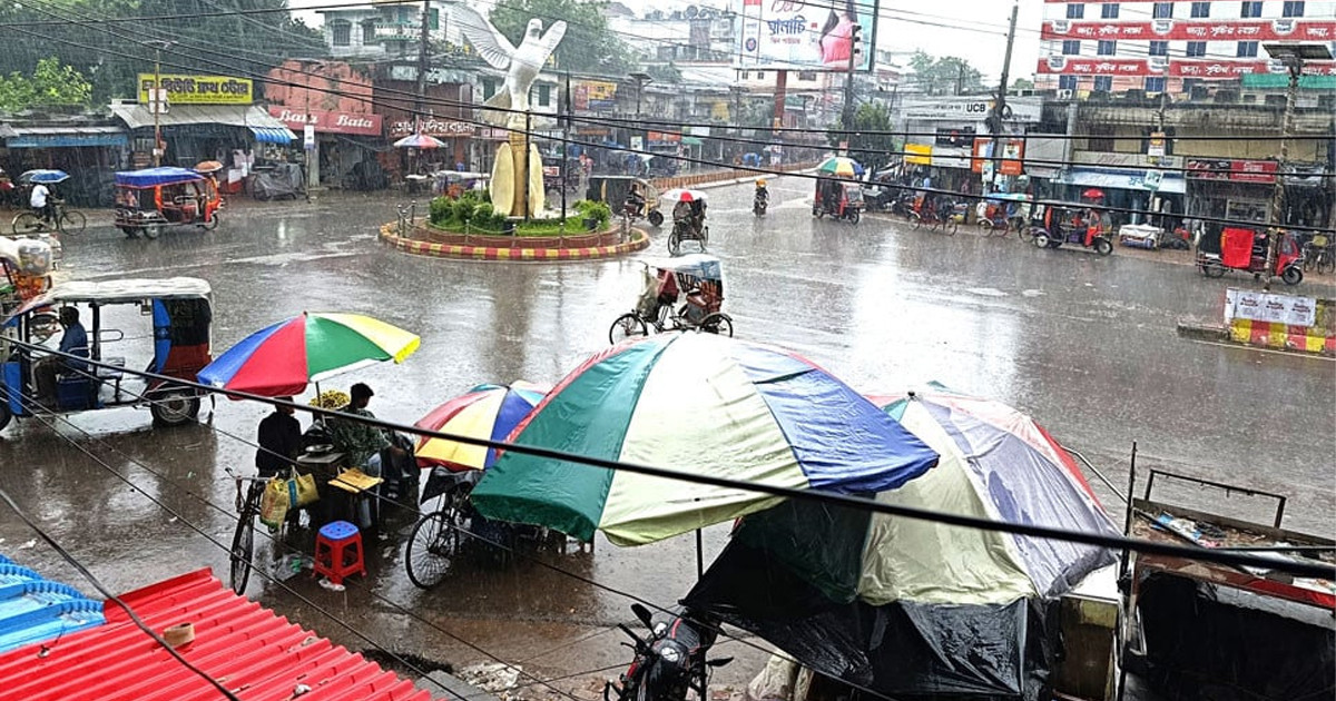 টানা বৃষ্টিতে ঝিনাইদহে জনজীবন বিপর্যস্ত