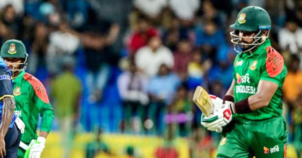 ছক্কা হাঁকাতে গিয়ে ধরা পড়লেন ইমন