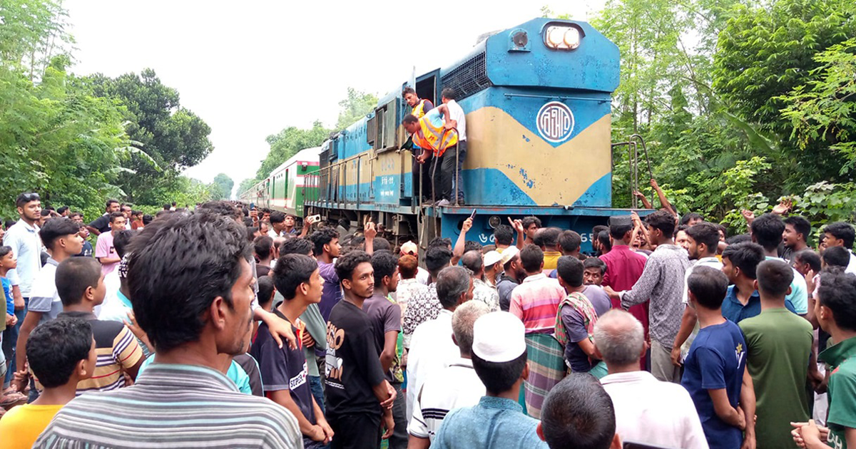 চুয়াডাঙ্গায় অরক্ষিত রেলগেটে যুবকের মৃত্যু, এক ঘণ্টা লাইন অবরোধ