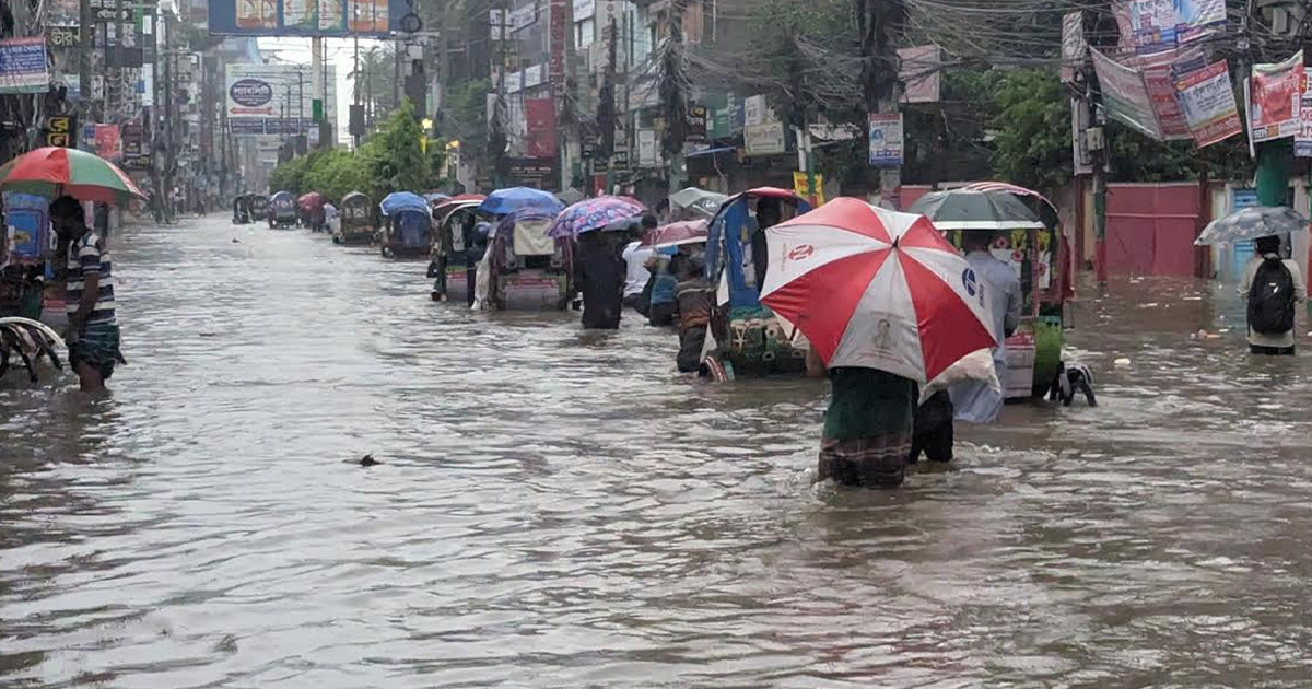 ফেনীর অবস্থা বেহাল: বাঁধের ১৪ স্থানে ভাঙন, প্লাবিত হচ্ছে একের পর এক গ্রাম