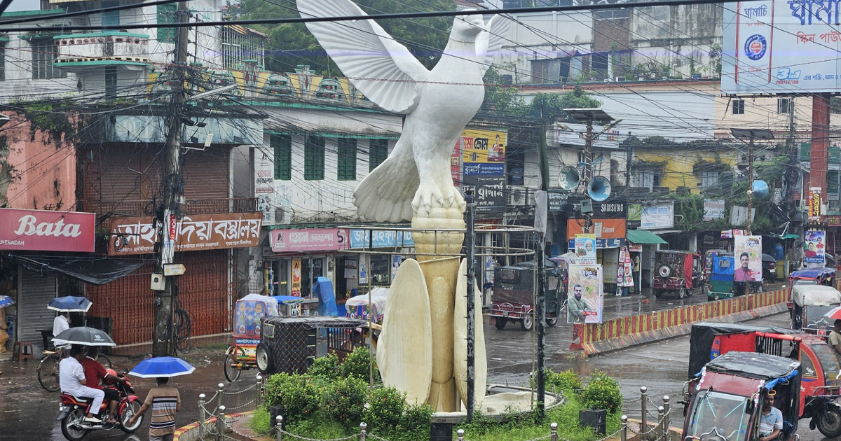 ভারী বৃষ্টিতে বিপর্যস্ত ঝিনাইদহের জনজীবন