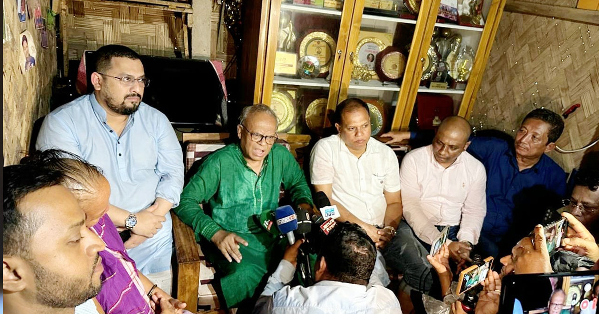 ‘গোল্ডেন গার্ল’ ঋতুপর্ণা চাকমার ক্যান্সার আক্রান্ত মায়ের পাশে তারেক রহমান