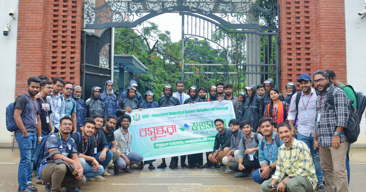 বসুন্ধরা শুভসংঘ আইইউবিএটি শাখার উদ্যোগে রিকশাচালকদের মাঝে রেইনকোট বিতরণ