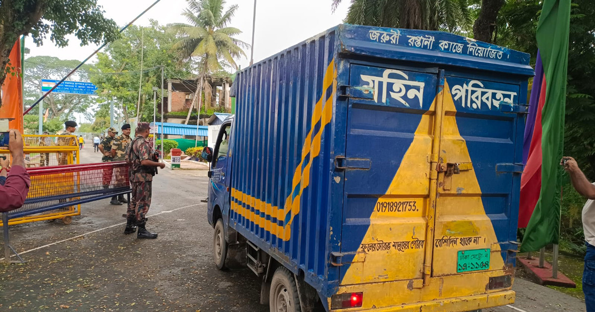 ত্রিপুরার মুখ্যমন্ত্রীকে হাড়িভাঙা আম পাঠালেন প্রধান উপদেষ্টা