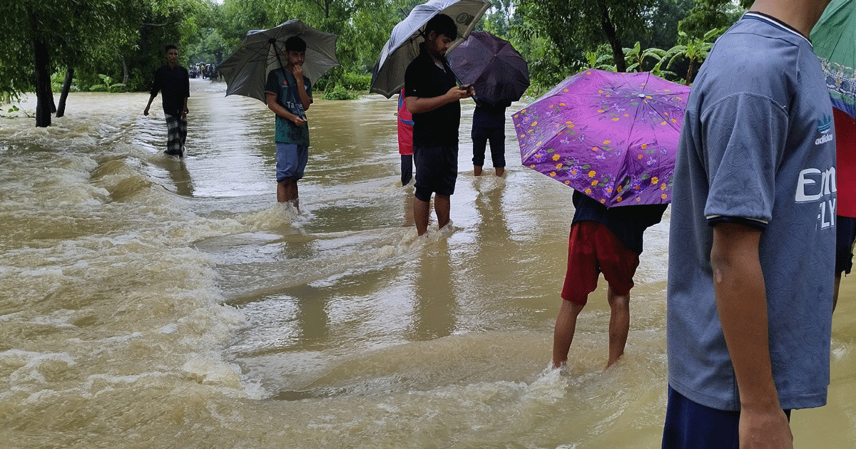 ফেনীতে তলিয়ে যাচ্ছে গ্রামের পর গ্রাম