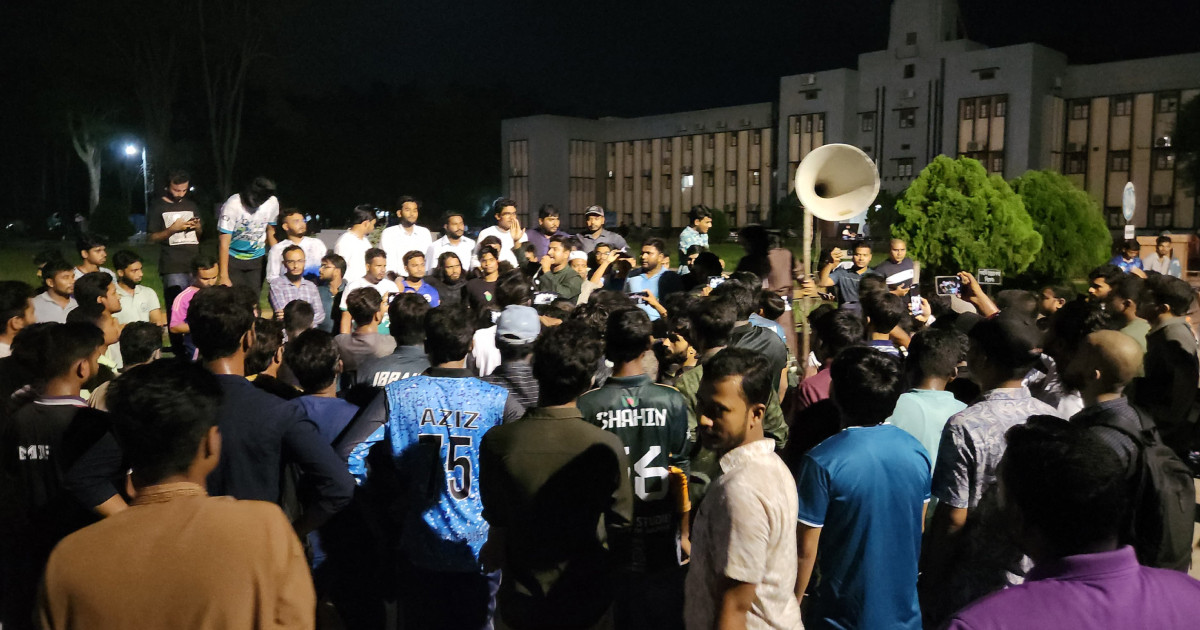 ঢাকায় ব্যবসায়ীকে হত্যার প্রতিবাদে রাবিতে বিক্ষোভ