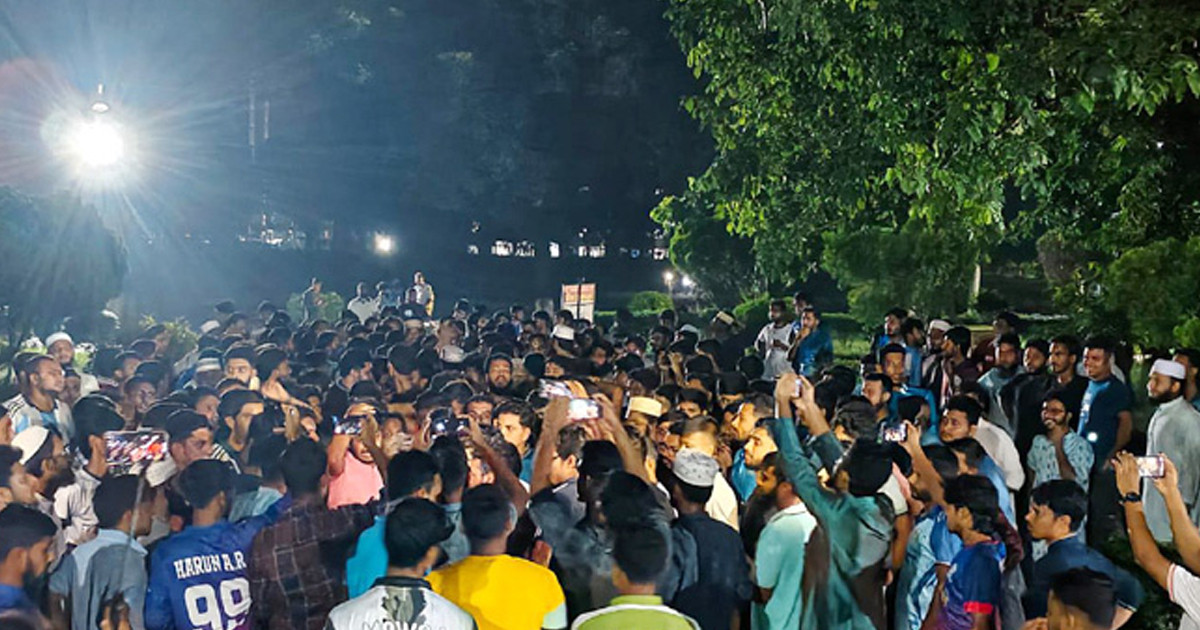 ঢাকায় ব্যবসায়ীকে হত্যার প্রতিবাদে ইবিতে বিক্ষোভ