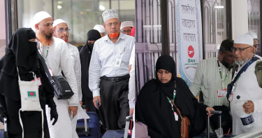হজ শেষে দেশে ফিরেছেন ৮২ হাজার ৮১৬ হাজি