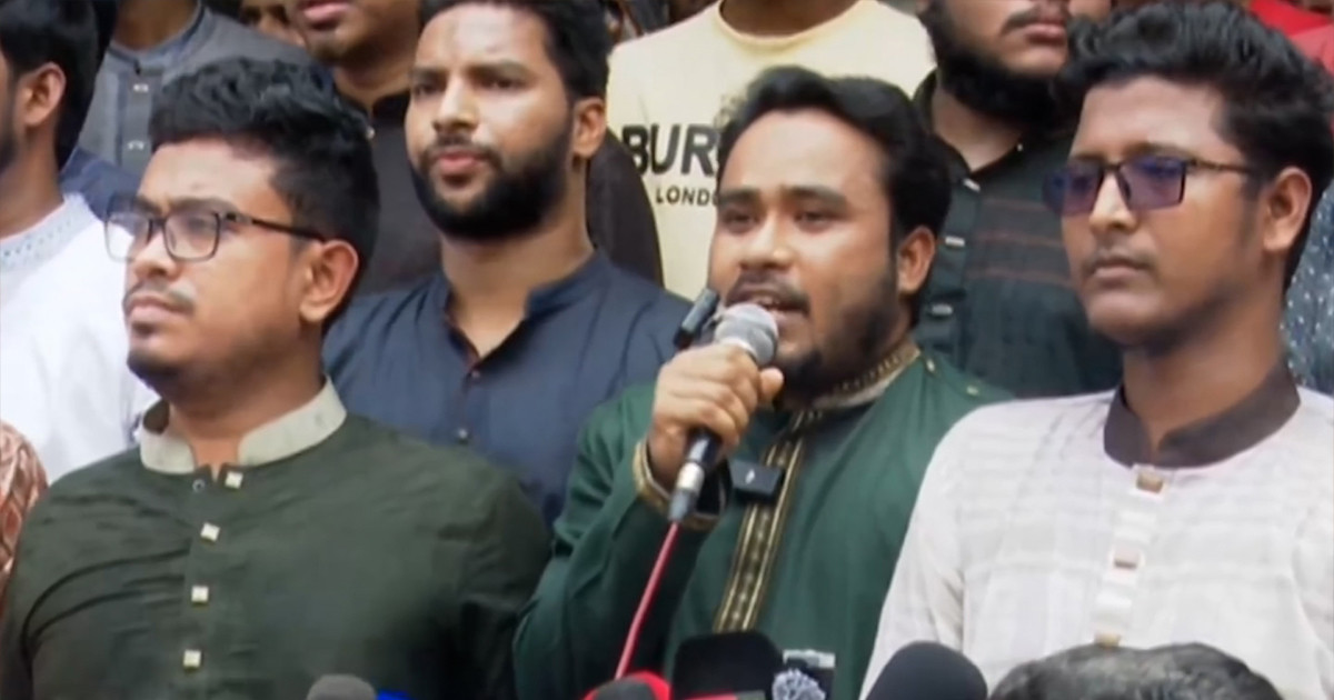 মিটফোর্ডের সামনে ব্যবসায়ী হত্যার প্রতিবাদে শিবিরের মিছিল