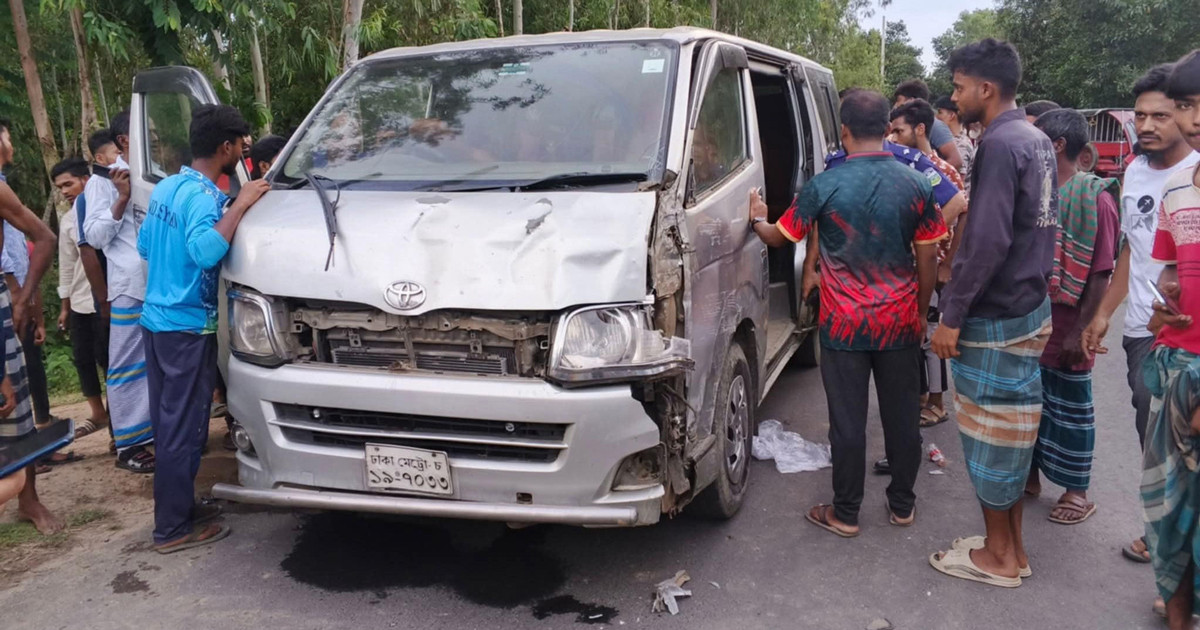 শেরপুরে বরযাত্রীবাহী মাইক্রোবাসচাপায় প্রাণ গেল দুই ছাত্রের