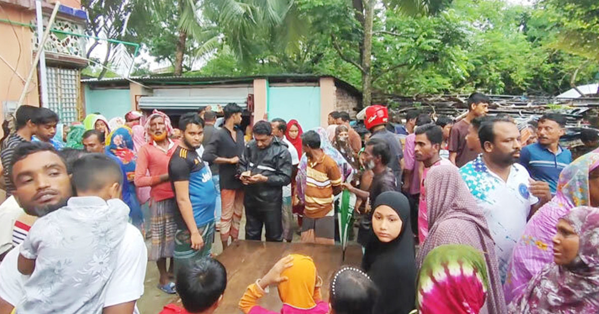 স্বামীকে বাঁচাতে গিয়ে প্রাণ হারালেন স্ত্রীও