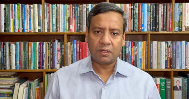 উদ্ভট উটের পিঠে চলেছে স্বদেশ