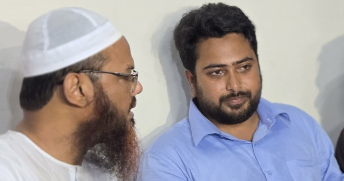 চরমোনাই দরবারে নাহিদ ইসলামসহ এনসিপির শীর্ষ নেতারা
