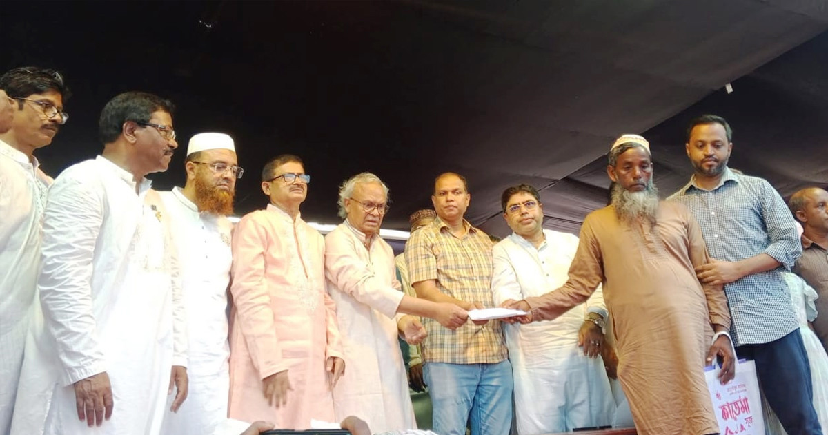 কুড়িগ্রামে ১০ শহীদ পরিবারের পাশে দাঁড়ালেন তারেক রহমান