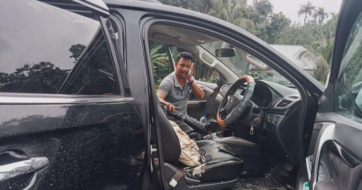 গোপালগঞ্জে এবার ইউএনওর গাড়ি বহরে হামলা
