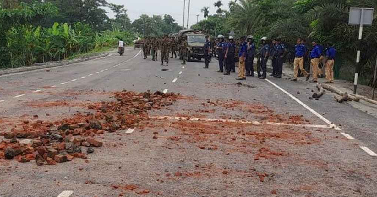 গোপালগঞ্জ সার্কিট হাউজে এনসিপি নেতারা