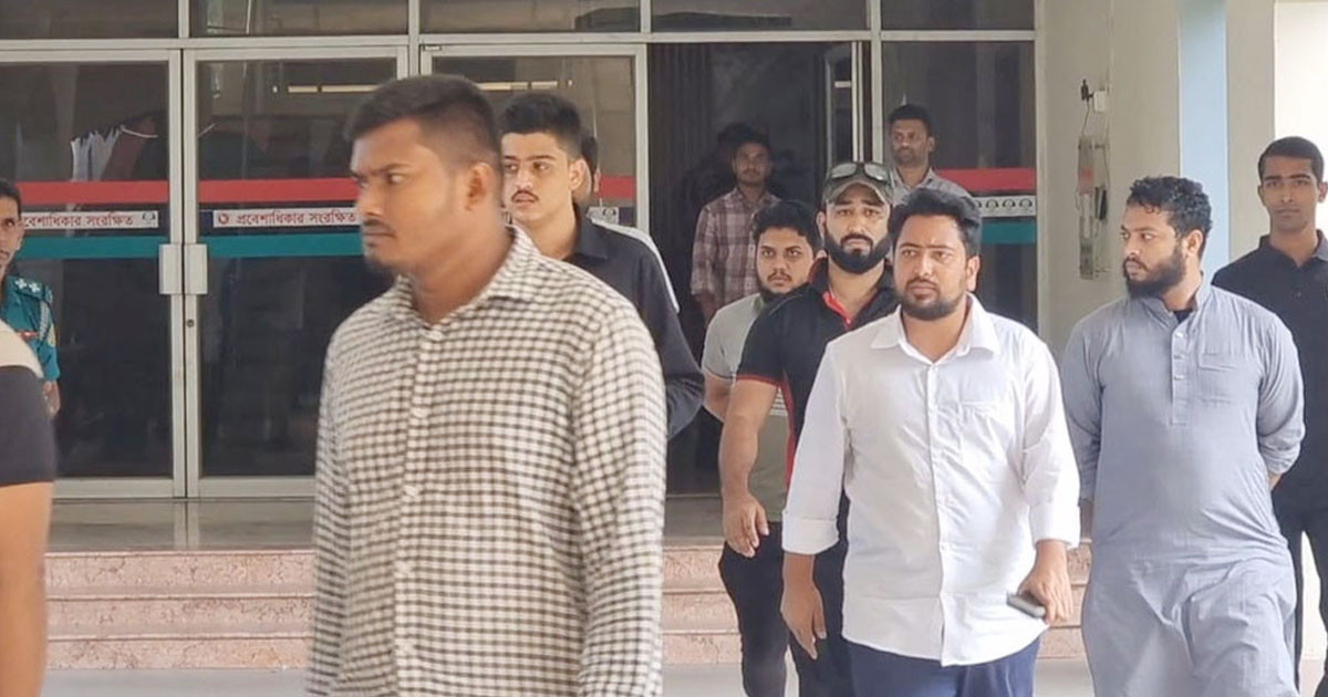 ফরিদপুরের উদ্দেশে খুলনা ত্যাগ এনসিপি নেতাদের