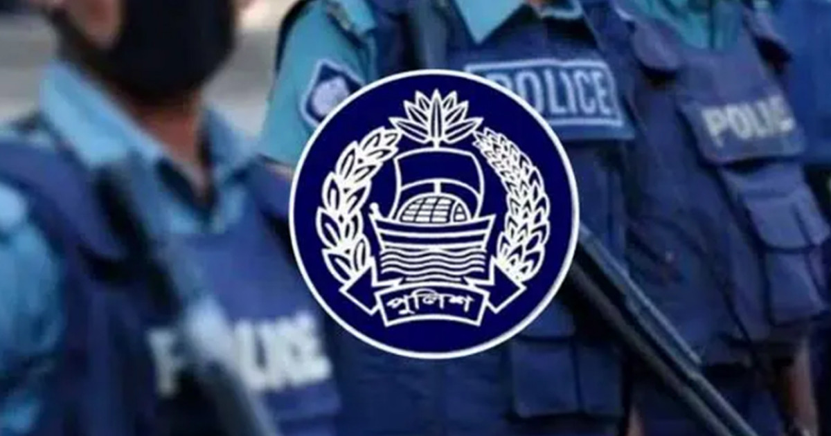 উত্তরায় পুলিশের পাশেই ককটেল নিক্ষেপ, আহত ১