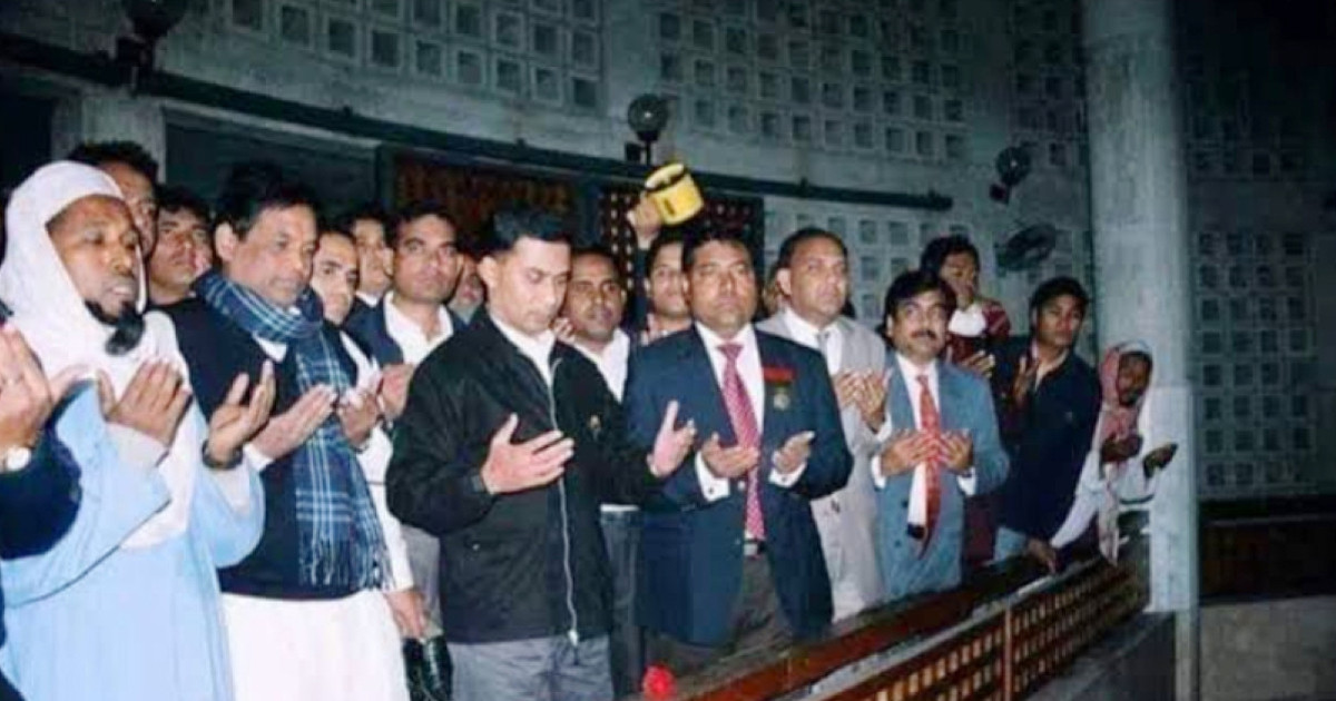 যেদিন শেখ মুজিবের কবর জিয়ারত করেছিলেন তারেক রহমান