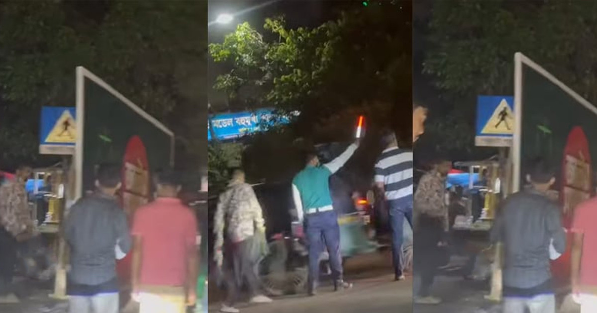 ধানমন্ডি ৩২-এ পুলিশের সামনেই চাপাতি নিয়ে ভয় দেখাচ্ছে ছিনতাইকারী!