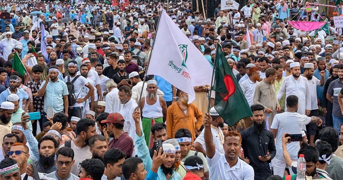 জামায়াতের সমাবেশ শুরুর আগেই জনসমুদ্র সোহরাওয়ার্দী উদ্যান