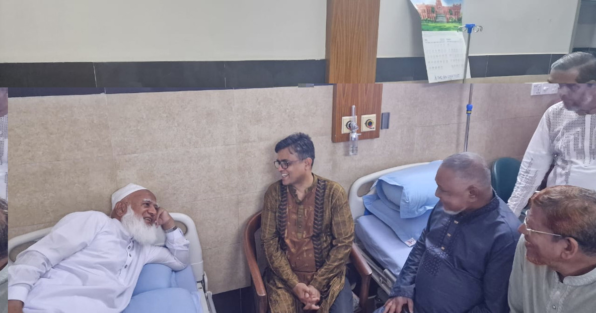 জামায়াতে আমিরকে দেখতে হাসপাতালে প্রেস সচিব শফিকুল আলম