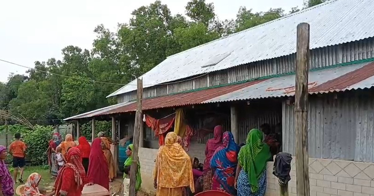 নেত্রকোনায় স্বামী-স্ত্রীর ঝুলন্ত মরদেহ উদ্ধার