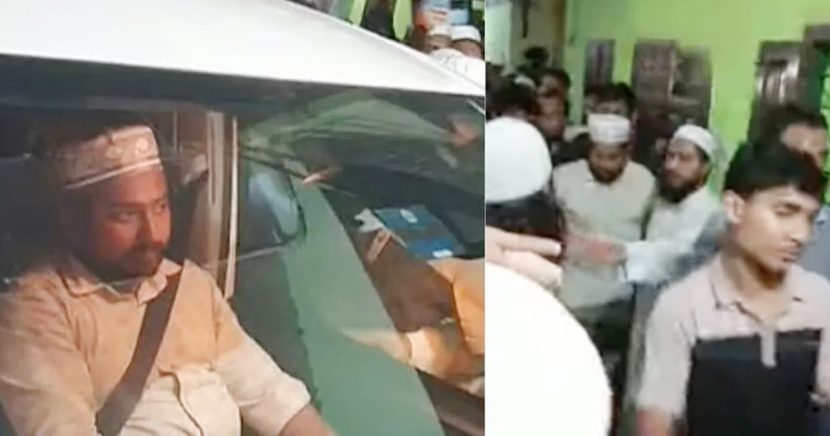 হাটহাজারী মাদরাসায় গেলেন নাহিদ ইসলাম
