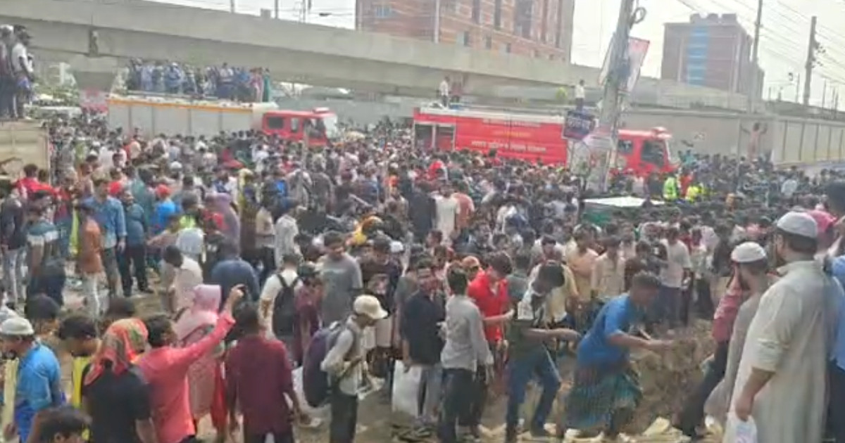 বিমান বিধ্বস্তে আহতদের রক্ত দেবেন যে দুই হাসপাতালে