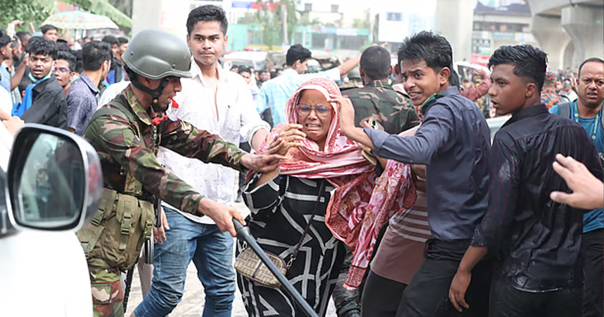 ‘বড় সন্তানকে বের করতে পেরেছি, ছোটটাকে খুঁজে পাচ্ছি না’