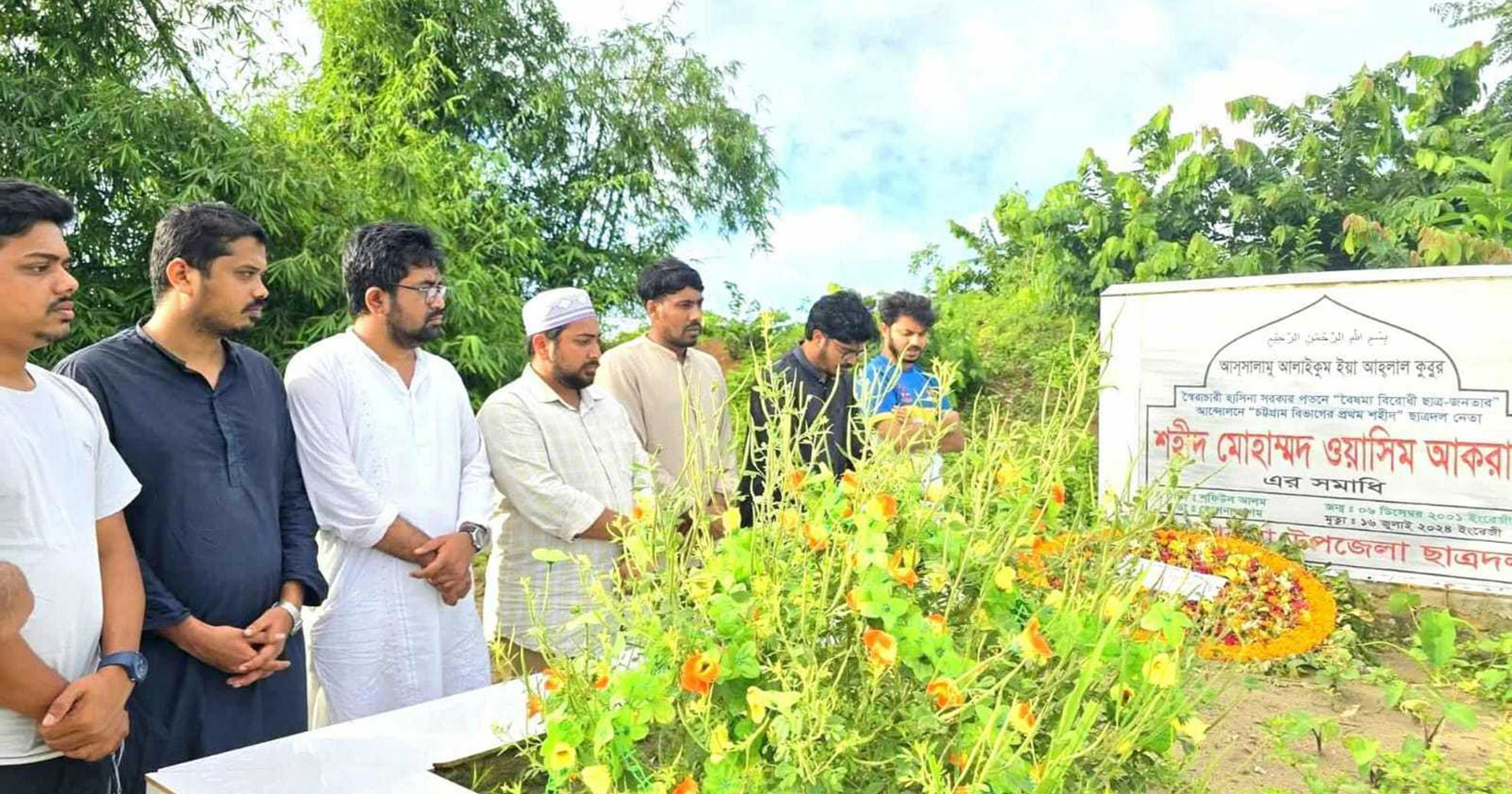 শহীদ ওয়াসিমের কবর জিয়ারত করলেন নাহিদ