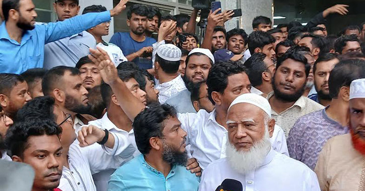 বিমান বিধ্বস্ত: আধুনিক হাসপাতালে ছুটে গেলেন জামায়াত আমির