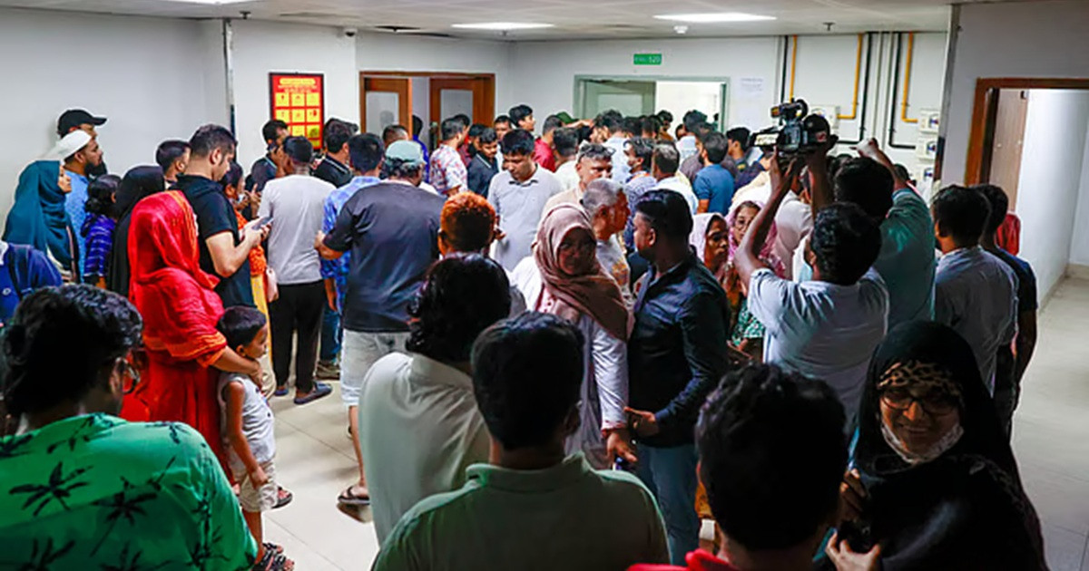 ক্ষতবিক্ষত ১০-১৫ লাশের পাশে ছিলেন, হঠাৎ কল পেয়ে ছুটলেন বাবা