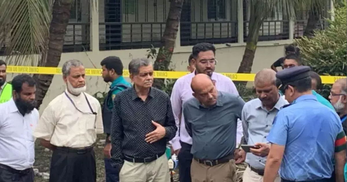 ৯ ঘণ্টা আটকে থাকার পর মাইলস্টোন ছাড়লেন দুই উপদেষ্টা