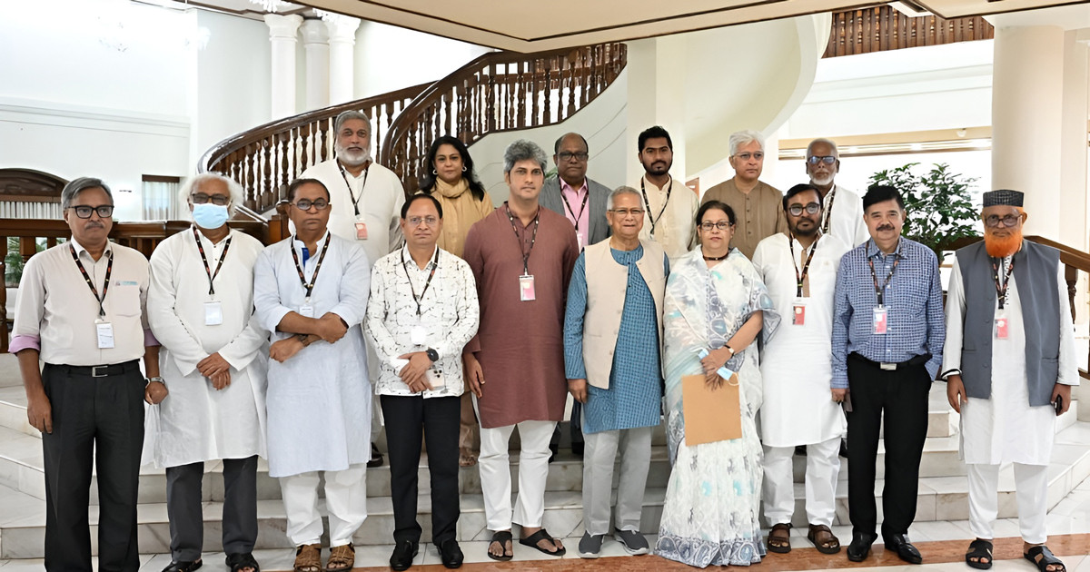 পরাজিত শক্তির ষড়যন্ত্রের লক্ষণ স্পষ্ট, ১৩ দলের সঙ্গে বৈঠকে প্রধান উপদেষ্টা
