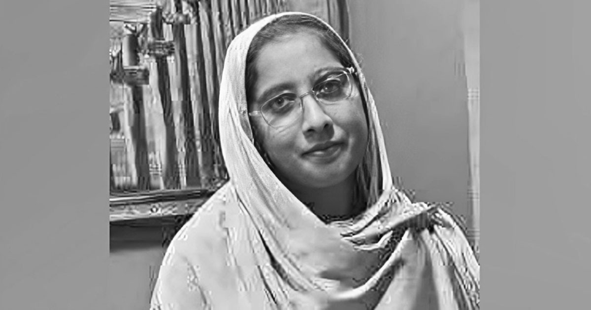 মাহরীন চৌধুরীর কবরে জেলা প্রশাসনের শ্রদ্ধা নিবেদন