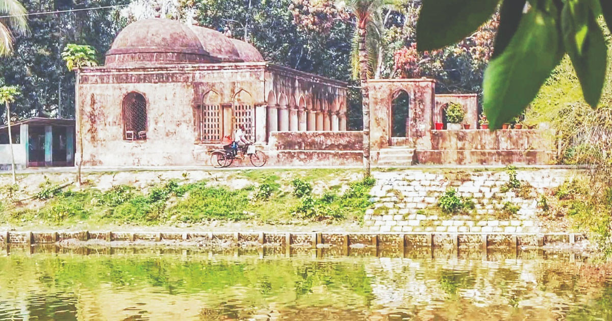 যে মসজিদের পাঠশালায় ফারসি শেখেন মধুসূদন দত্ত