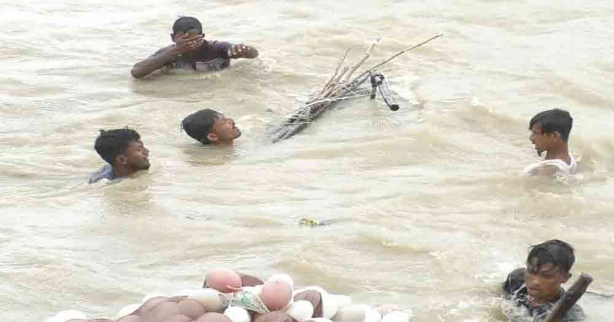 নিম্নচাপের প্রভাবে উত্তাল নদনদী: ৬ জেলেসহ ডুবলো মাছ ধরার ট্রলার