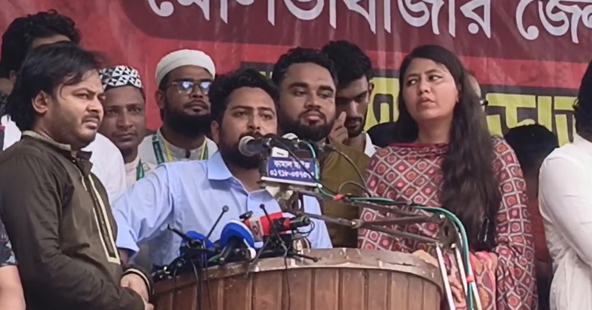 বাংলাদেশে ৭২-এর সংবিধানকে প্রতিষ্ঠা করতে একটা পক্ষ মাঠে নেমেছে: নাহিদ ইসলাম